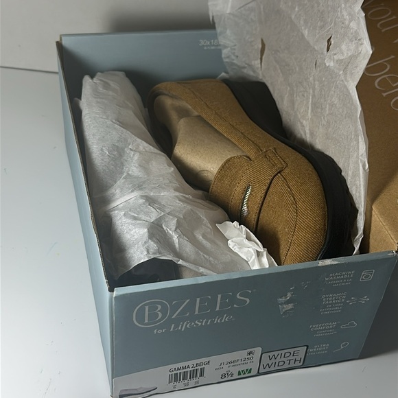 BZees For Lifestride Womens Gamma Slip-On Loafers - Medium & Wide Width - Picture 13 of 14